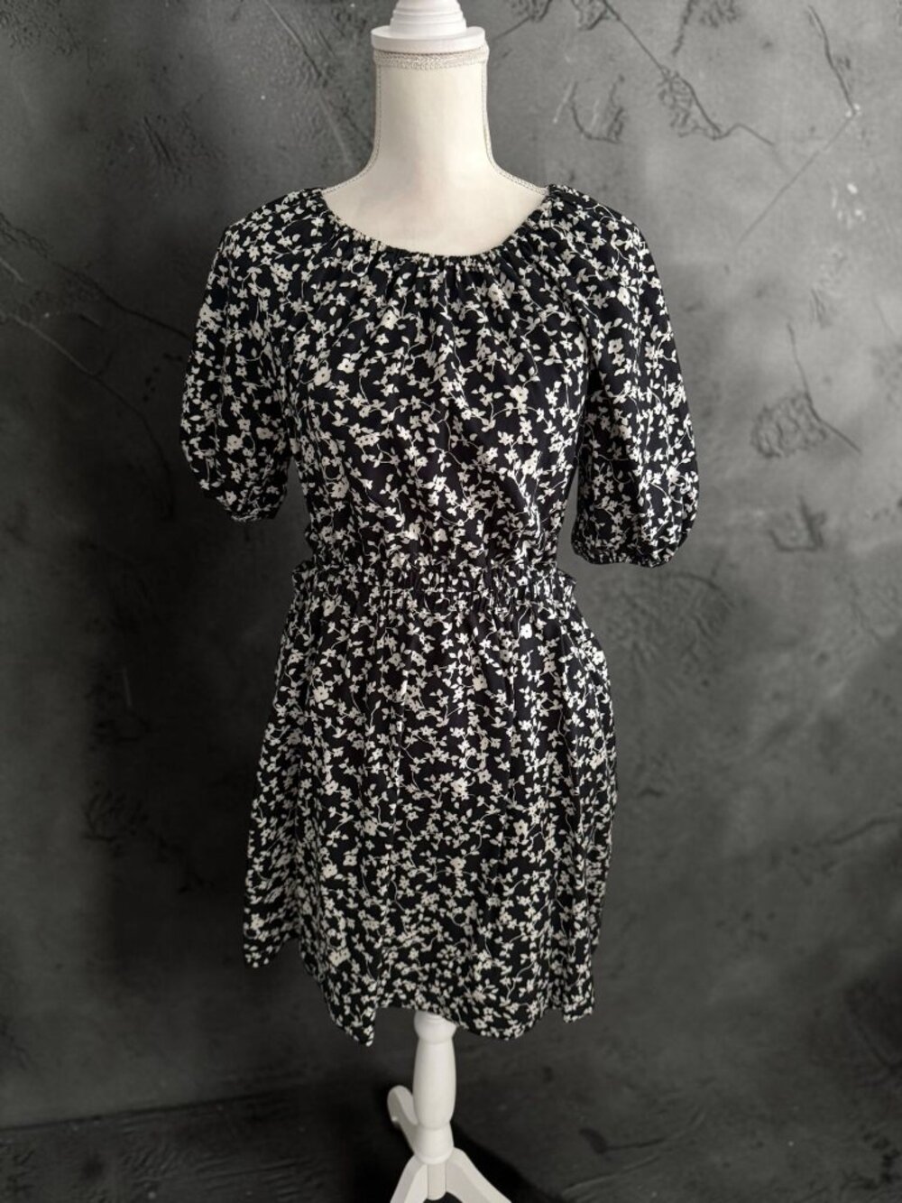 GAP Cream Black Floral Cutoff Dress Size Medium